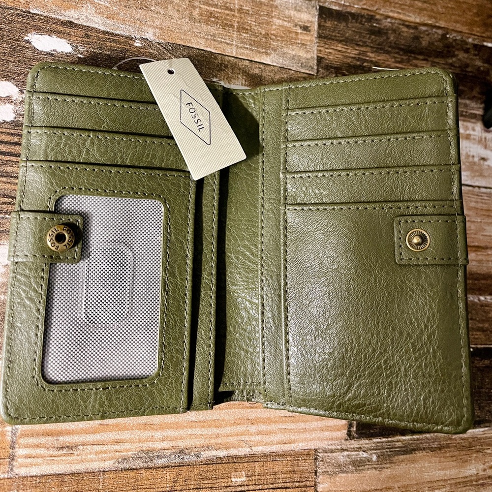 Fossil wallet- NEW